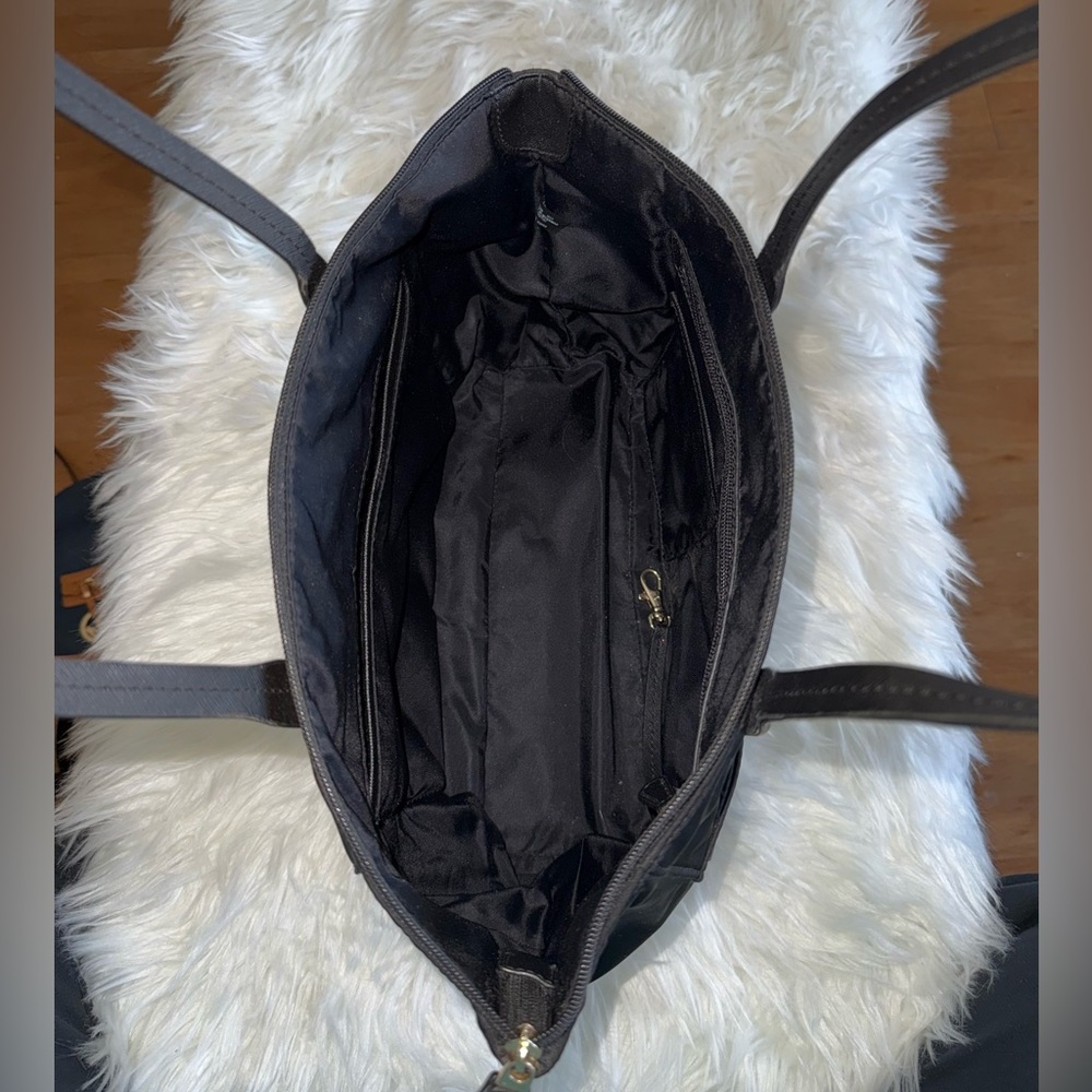 🔥Michael Kors | Black Purse with Zip Close and Trolly Sleeve and Tons of Storage - Picture 3 of 16